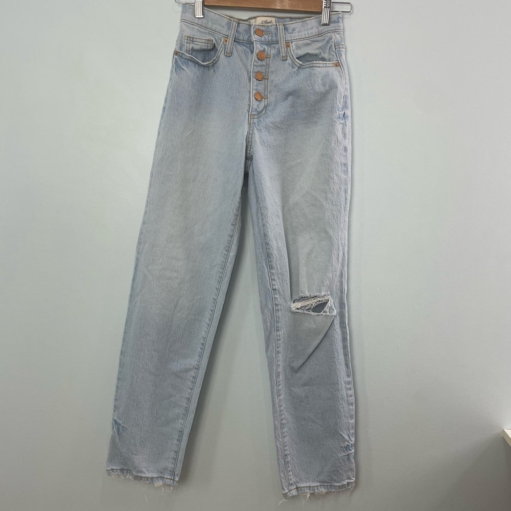 Universal Thread Light Wash Straight Leg Jeans